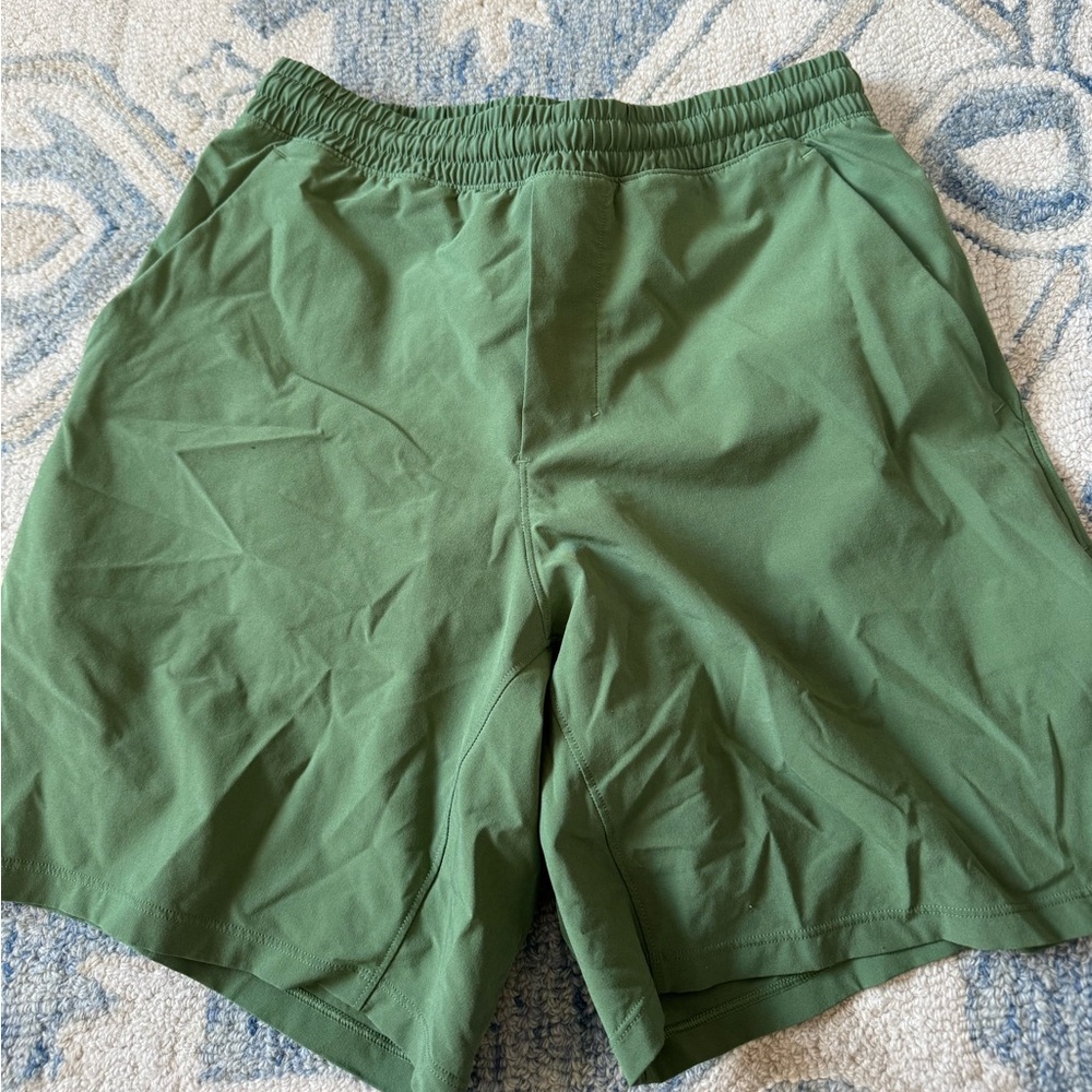 Men’s Lululemon performance athletic shorts. Size small.
